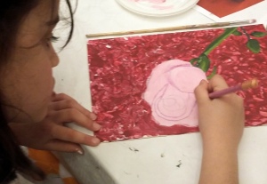 Cuadro de rosa pintado con espatula por niña